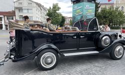 Atatürk'ün makam aracı olarak kullandığı otomobilin benzeri Bolu'da sergilendi