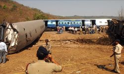 Hindistan'da dün meydana gelen tren kazasında ölü sayısı 288'e yükseldi