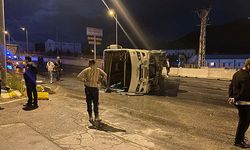 Kayseri'de fabrika işçilerinin taşındığı servis minibüsü devrildi: 6 yaralı