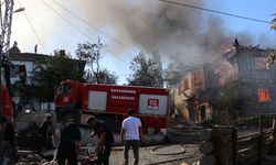 Kastamonu'da çıkan yangında 2 ev kullanılamaz hale geldi