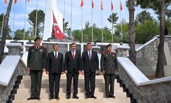 Cumhurbaşkanı Yardımcısı Yılmaz KKTC'de Boğaz Şehitliği'ni ziyaret etti