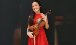 Genç Kemancı Elif Eroğlu Türkiye'ye Bir Başarı Daha Kazandırdı