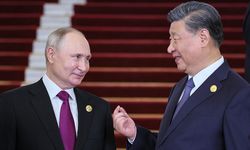 Çin Devlet Başkanı Xi, Rusya Devlet Başkanı Putin’i kapıda karşıladı