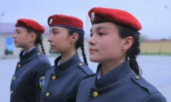 Özbekistan'da kadın subaylar yetiştirilecek