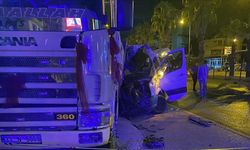 Antalya'da kamyona çarpan tur minibüsündeki 1 turist öldü, 11 kişi yaralandı