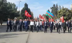 Türkiye Cumhuriyeti'nin kuruluşunun 100'üncü yılı nedeniyle Gence'de geçit töreni düzenlendi