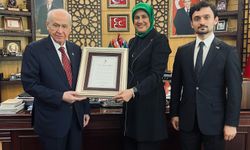 Türk Kızılay Genel Başkanı Fatma Meriç Yılmaz ve Yönetim Kurulu Üyesi Emre Koç MHP Lideri Devlet Bahçeli'yi ziyaret etti