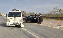 Konya'da 2 aracın çarpıştığı kazada 5 kişi yaralandı