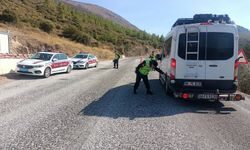 İzmir'de jandarmanın trafik denetiminde 160 sürücüye ceza uygulandı
