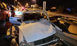 Muğla'da bariyere saplanan otomobilin sürücüsü yaralandı