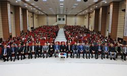 Erzincan'da Valilik girişimiyle üniversite öğrencilerine geri ödemesiz burs desteği