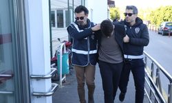 Adana'da caddede su satıcısına çarpan otomobilin sürücüsü tutuklandı