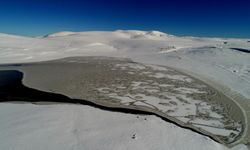 Erzurum'daki Kireçli Göleti'nin büyük bölümü buz tuttu