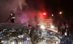 Aksaray'da Geri Dönüşüm Evinin Bahçesin'de Yangın Paniği