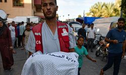 İsrail çocuk hastanesini bombaladı: Oksijensiz kalan bir çocuk öldü