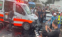 Gazze'deki Sağlık Bakanlığı, İsrail'in vurduğu ambulansı "Hamas'ın kullandığı" iddiasını yalanladı
