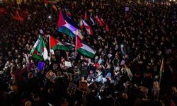 Paris'te Filistin'e destek ve dayanışma gösterisi düzenlendi