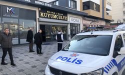 Bursa'da maskeli şüpheli, silah tehdidiyle kuyumcudan 8 bilezik çaldı