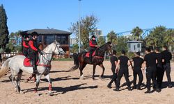 Adana'da atlı polisler toplumsal olaylara karşı tatbikat yaptı