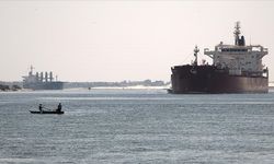 Kızıldeniz ile Süveyş Kanalı'nın ticari gemi trafiğine kapatılması navlun bedellerini yükseltebilir
