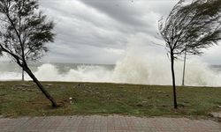 İstanbul Valisi Gül'den fırtınaya karşı tedbirli olunması uyarısı