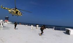 Husilerin saldırılarının ardından denizcilik şirketleri, Kızıldeniz'deki seferlerini askıya alıyor