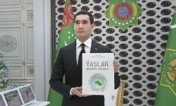 Türkmenistan lideri Serdar Berdimuhammedov, babasından yazarlığı da devraldı