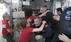 İlk Türk astronot Gezeravcı'nın da yer aldığı Ax-3 ekibi istasyona giriş yaptı