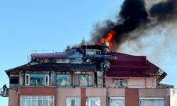 Başkentte 7 katlı binanın çatısındaki yangın hasara neden oldu
