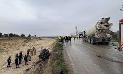 Kilis’te beton mikseri ile otomobilin çarpıştığı kazada 2 kişi hayatını kaybetti