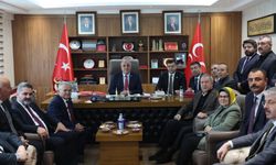 Kayseri Büyükşehir Belediye Başkanı Büyükkılıç ve AK Parti heyetinden MHP’ye nezaket ziyareti