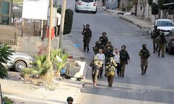 İsrail güçleri son 100 günde Batı Şeria'da 5 bin 875 Filistinliyi gözaltına aldı
