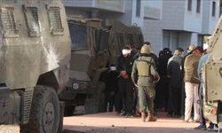 İsrail güçleri Tulkerim'deki baskında 1000 binada arama yaptı 37 Filistinliyi gözaltına aldı