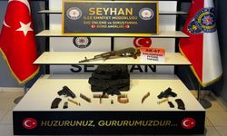 Adana'da ruhsatsız 3 tabanca ve kalaşnikof tüfek ele geçirildi