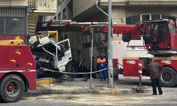 Beyoğlu'nda iki vincin karıştığı kazada 1 kişi yaralandı
