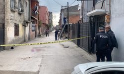 Adana'da bir kişi tartıştığı kızını bıçakla ağır yaraladı