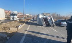 Kayseri'de devrilen kamyondaki 3 kişi yaralandı