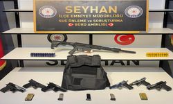 Adana'da 7 silah ve çelik yelek ele geçirilen evdeki 3 kişiden 1'i tutuklandı