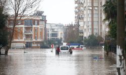 Antalya'daki şiddetli yağış etkili oluyor