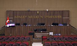 Depremde 115 kişinin öldüğü sitede dükkanlarda tadilat yaptığı iddiasıyla 7 kişi hakkında dava açıldı