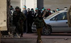 İsrail güçleri, işgal altındaki Batı Şeria'da 15 Filistinliyi daha gözaltına aldı