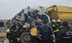 Edirne’de iki kamyonun çarpıştığı kazada bir sürücü feci şekilde hayatını kaybetti