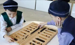 Kazakistan'da çocuklardan Türk dünyasının 4 bin yıllık kadim mangala oyununa yoğun ilgi