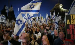 İsrail'de Netanyahu hükümeti karşıtı protestoya 100 bin kişi katıldı