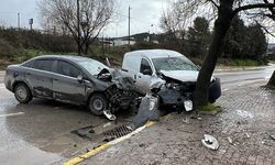 Kocaeli'de hafif ticari araç ile otomobilin çarpıştığı kazada 3 kişi yaralandı