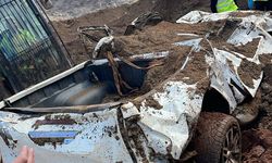 Erzincan'da maden ocağındaki toprak altında bir araca ulaşıldı