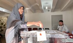 Köylerinde sandık kurulamayan Kazabatlılar komşu köyde oy kullanıyor