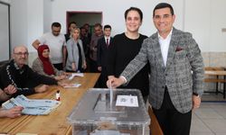 Cumhur İttifakı Antalya Büyükşehir Belediye Başkan adayı Tütüncü oyunu kullandı
