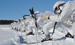 Komandoların zorlu kış koşullarında muharebe eğitimi