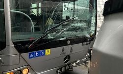 Beylikdüzü'nde iki metrobüs çarpıştı